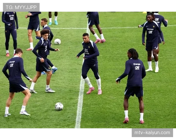 通讯:英超俱乐部“社区行动月”启动,多队球员参与基层足球活动 通讯:英超俱乐部“社区行动月”启动,多队球员参与基层足球活动